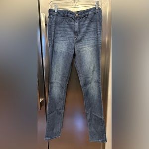 New NWT Hollister Jean Leggings High Rise With Plenty of Stretch size 9